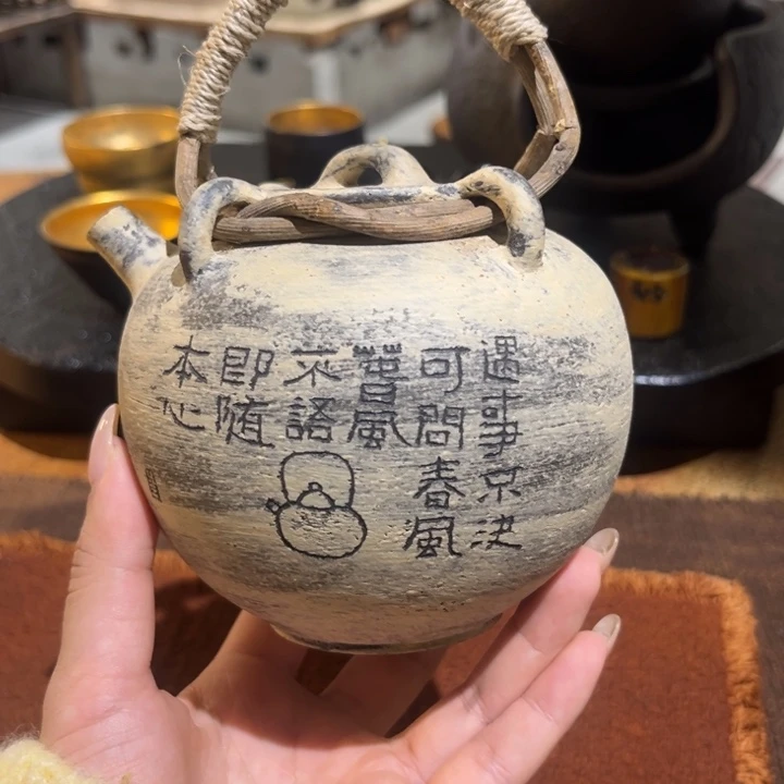 景德镇鱼和熊手工陶艺