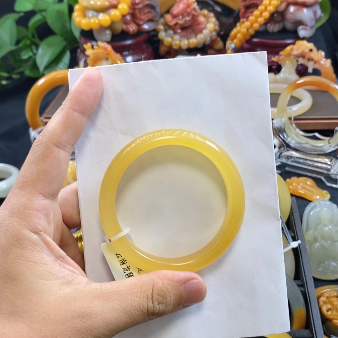 任***痛石英质玉（黄龙玉）未镶嵌手镯