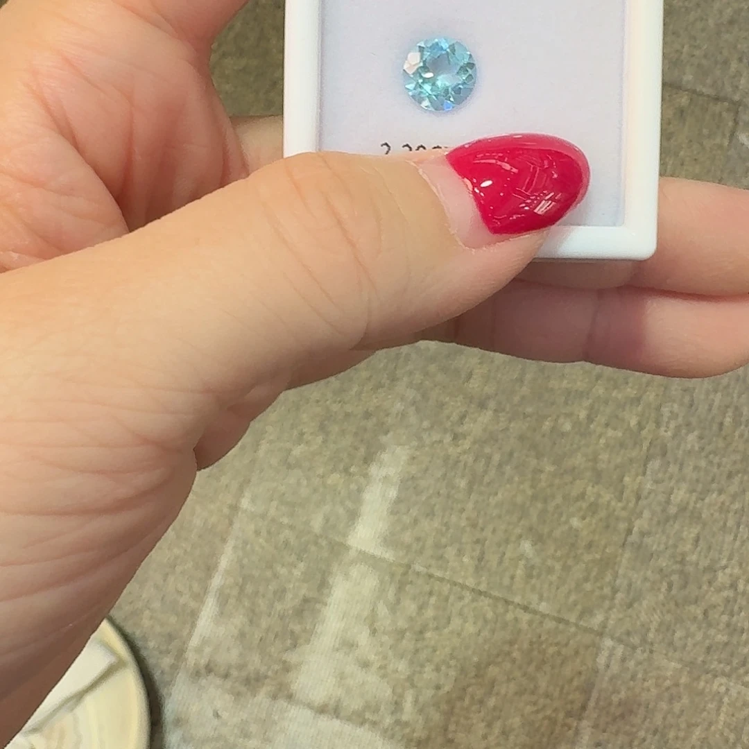 托帕石裸石2.2ct圆形天空蓝托帕