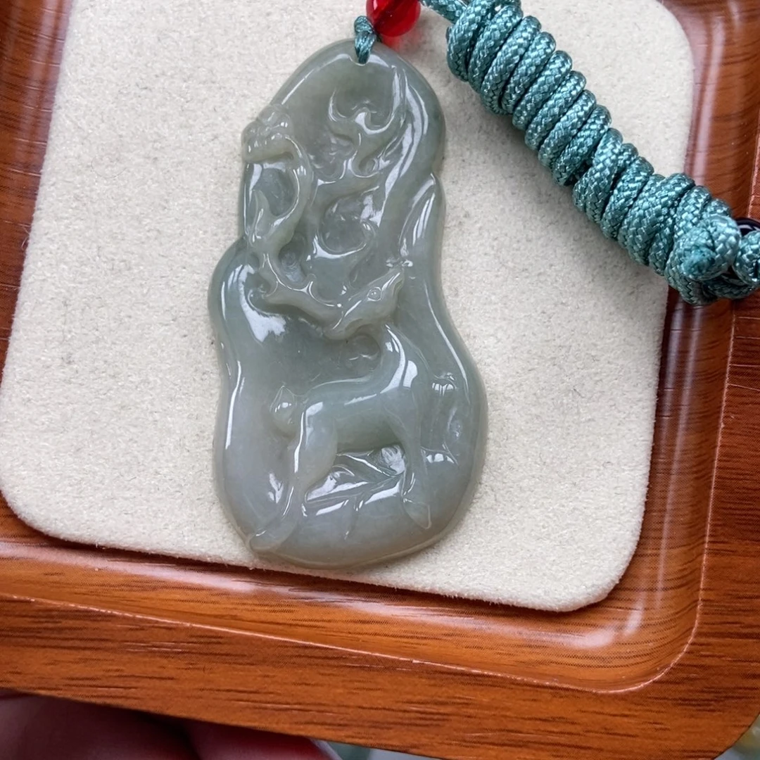 翡翠未镶嵌颈饰一路平安