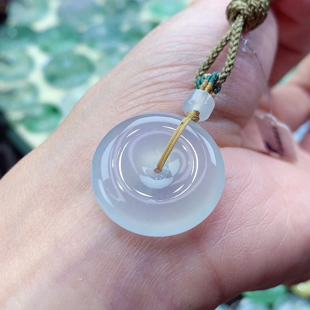 翡翠颈饰未镶嵌编号79。尺寸23.2-6.1