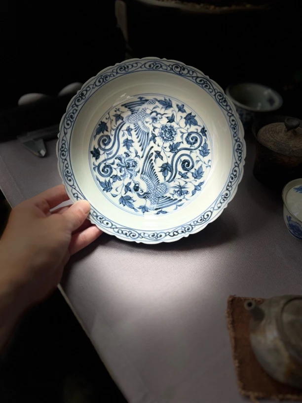 全手满绘青花盘，微瑕