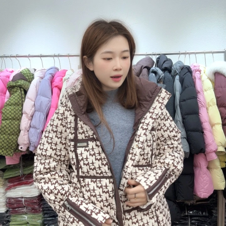 向****芮娜依莲芮娜依莲