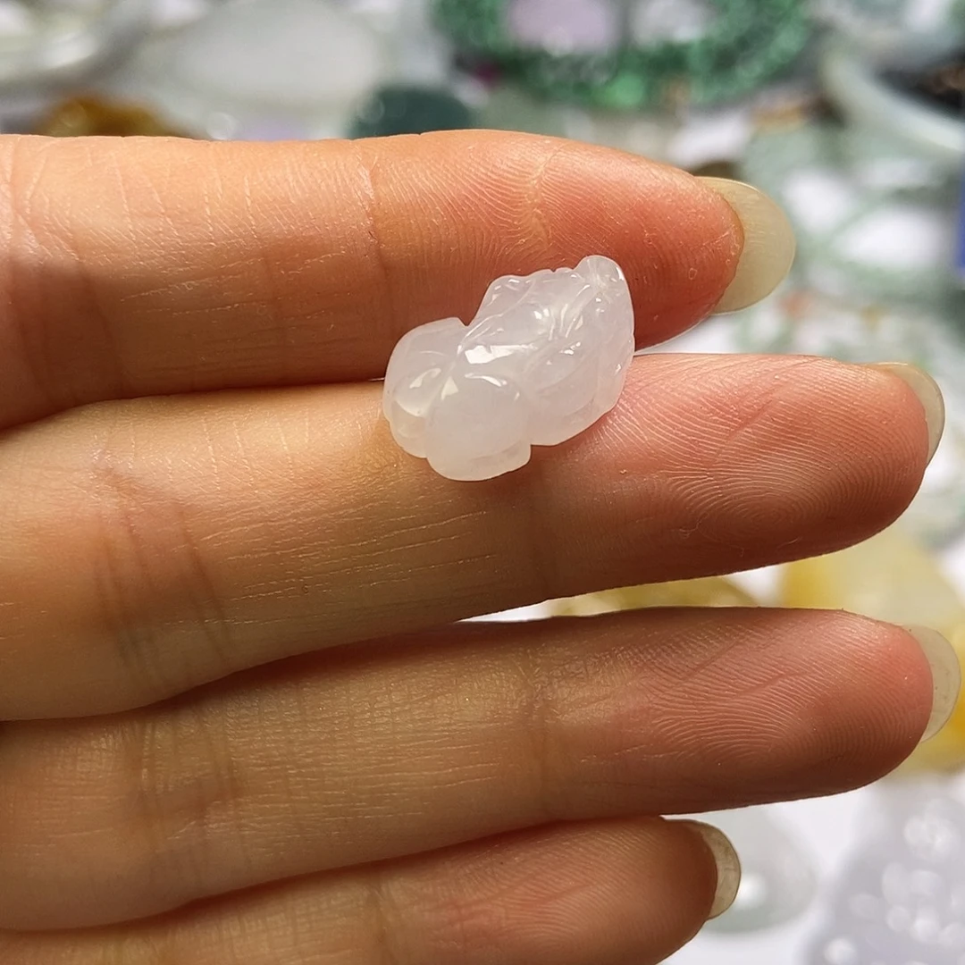 翡翠未镶嵌颈饰貔貅