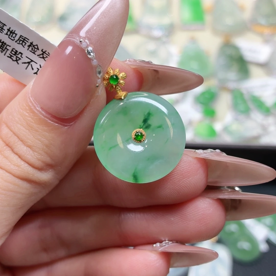 翡翠18K金镶嵌颈饰