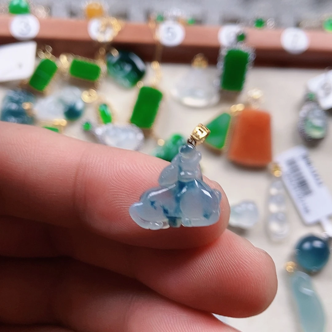 翡翠18K金镶嵌颈饰