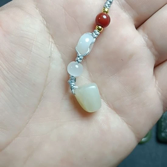 和田玉未镶嵌车挂