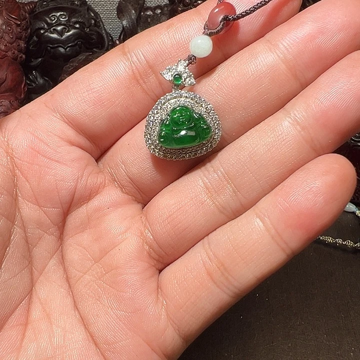 翡翠未镶嵌颈饰好的