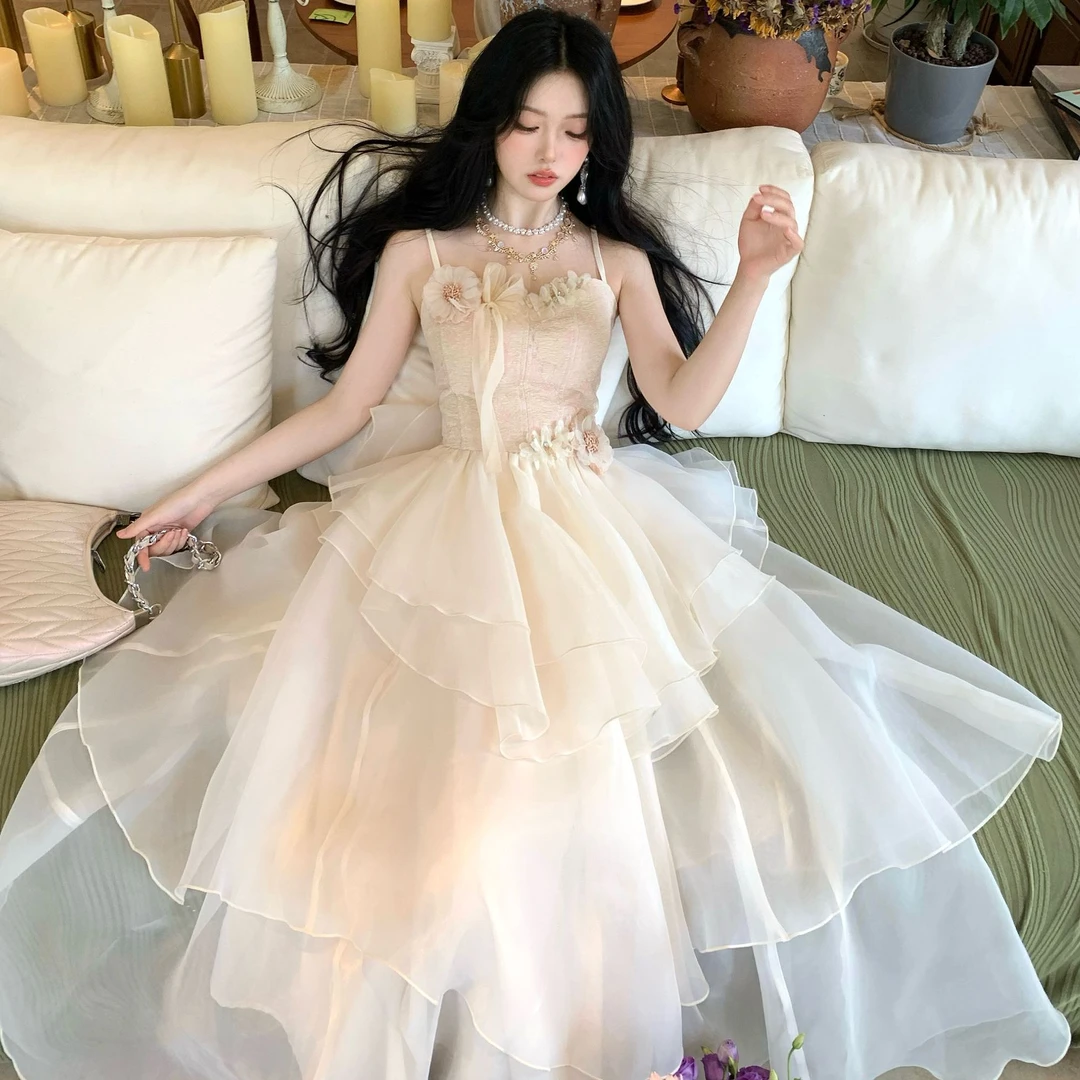 Blovelan云端花颂 仙气氛围感立体花朵收腰不规则裙摆吊带裙