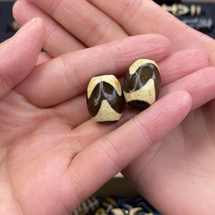 火***哥玛瑙/玉髓（覆膜）未镶嵌颈饰