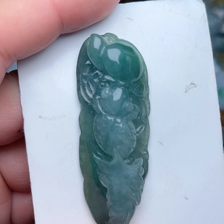 翡翠颈饰未镶嵌金鱼