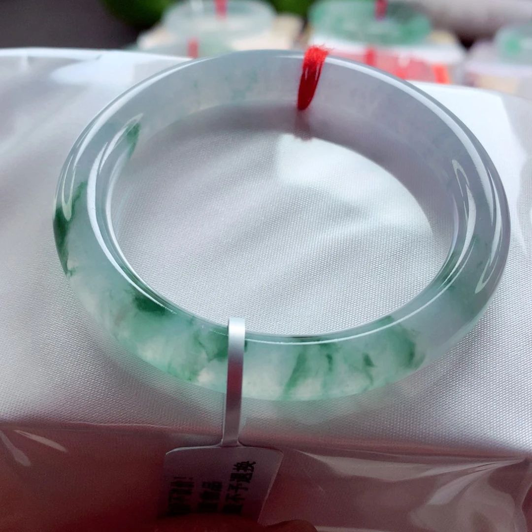 翡翠手镯（圆镯）未镶嵌f****s莫奈特热种色