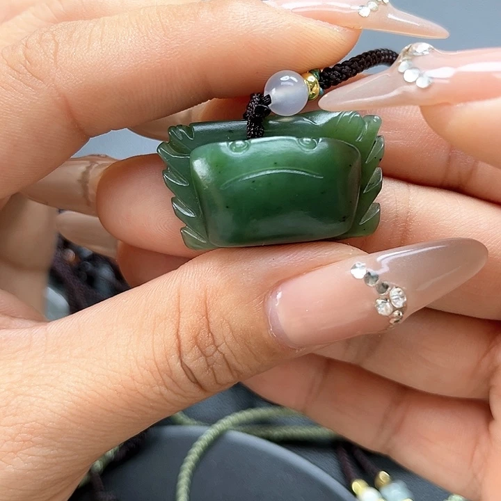 【闪购商品】颈饰未镶嵌和田玉