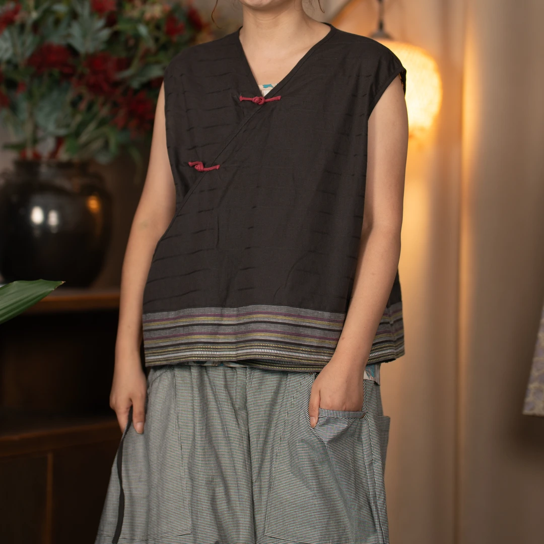 落点简约盘扣系带休闲V领新中式夏季日常无袖民族风文艺宽松斜襟