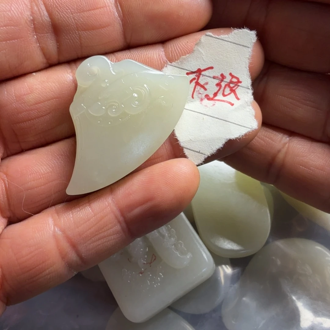 和田玉颈饰未镶嵌箫***回