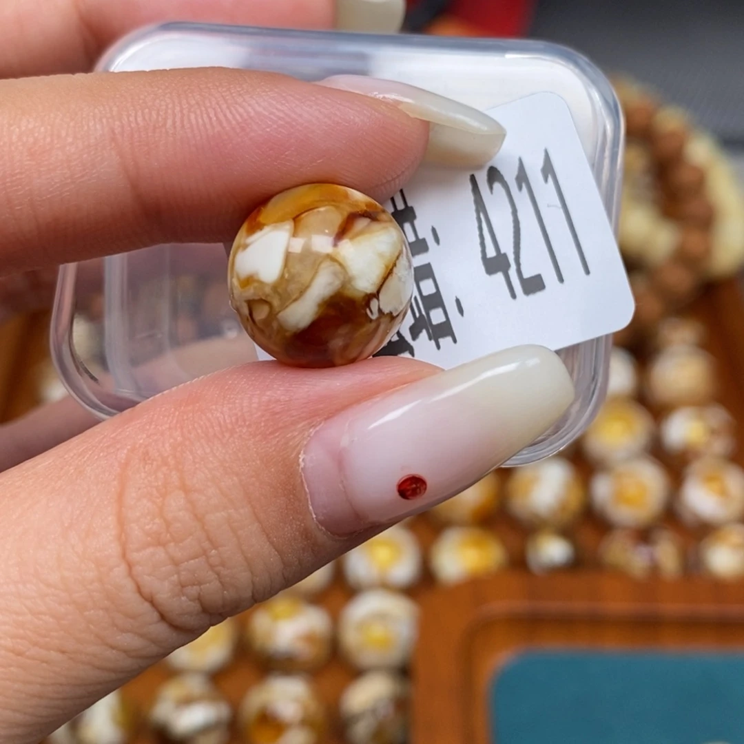 蜜蜡未镶嵌珠宝奇石4211