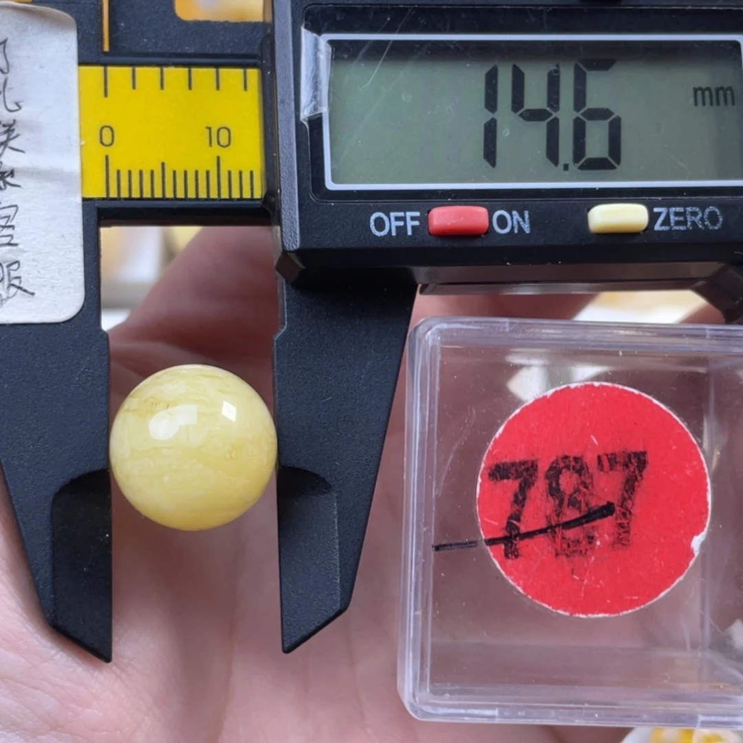 蜜蜡未镶嵌珠宝奇石