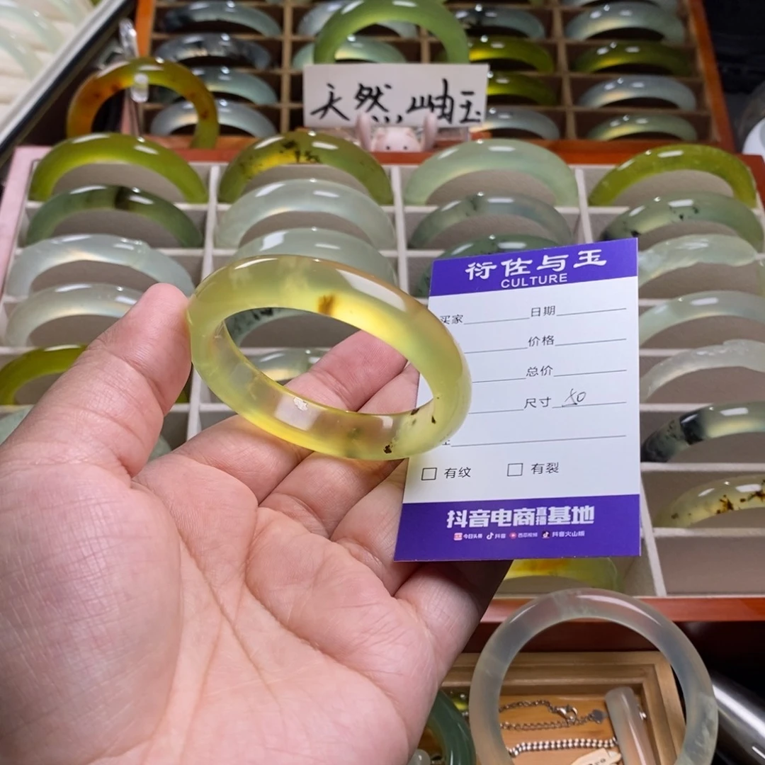 蛇纹石玉未镶嵌手镯沈**?