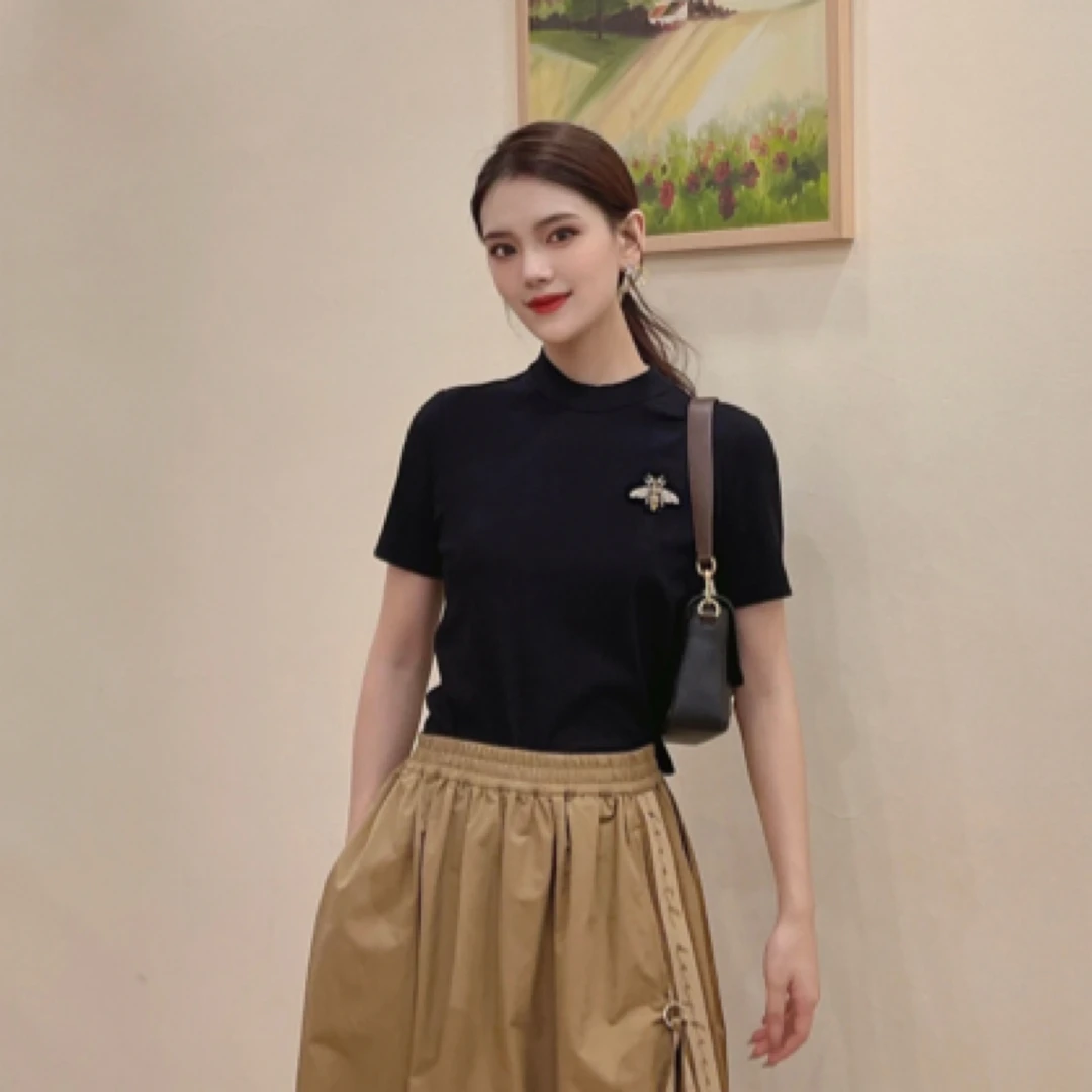 哥弟春夏新款时尚休闲百搭显瘦小蜜蜂刺绣烟管领短袖丅恤1300360