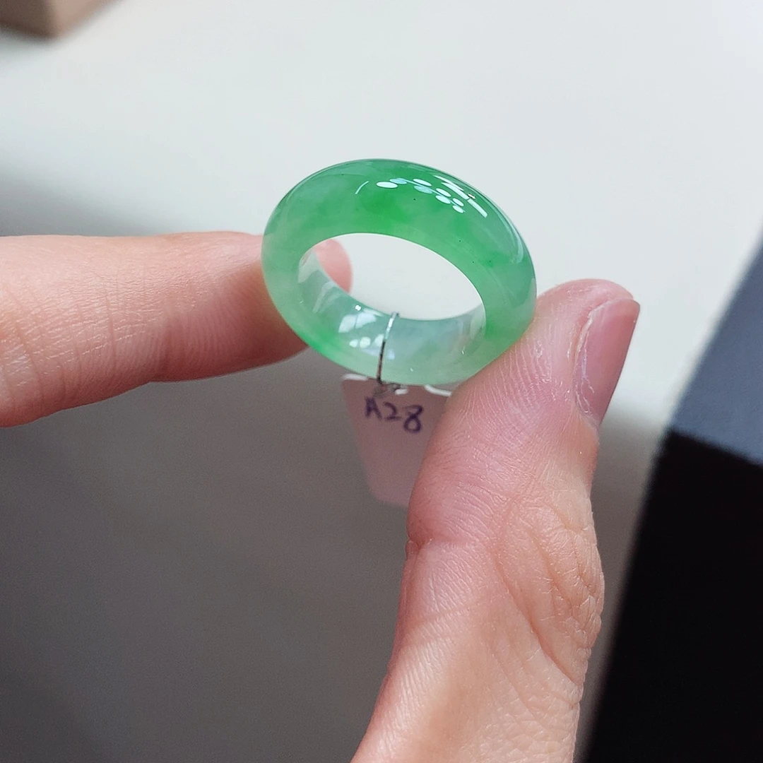 翡翠戒指未镶嵌10-11号