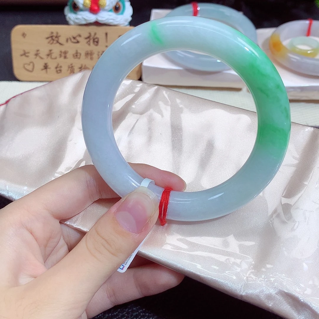 翡翠未镶嵌手镯574