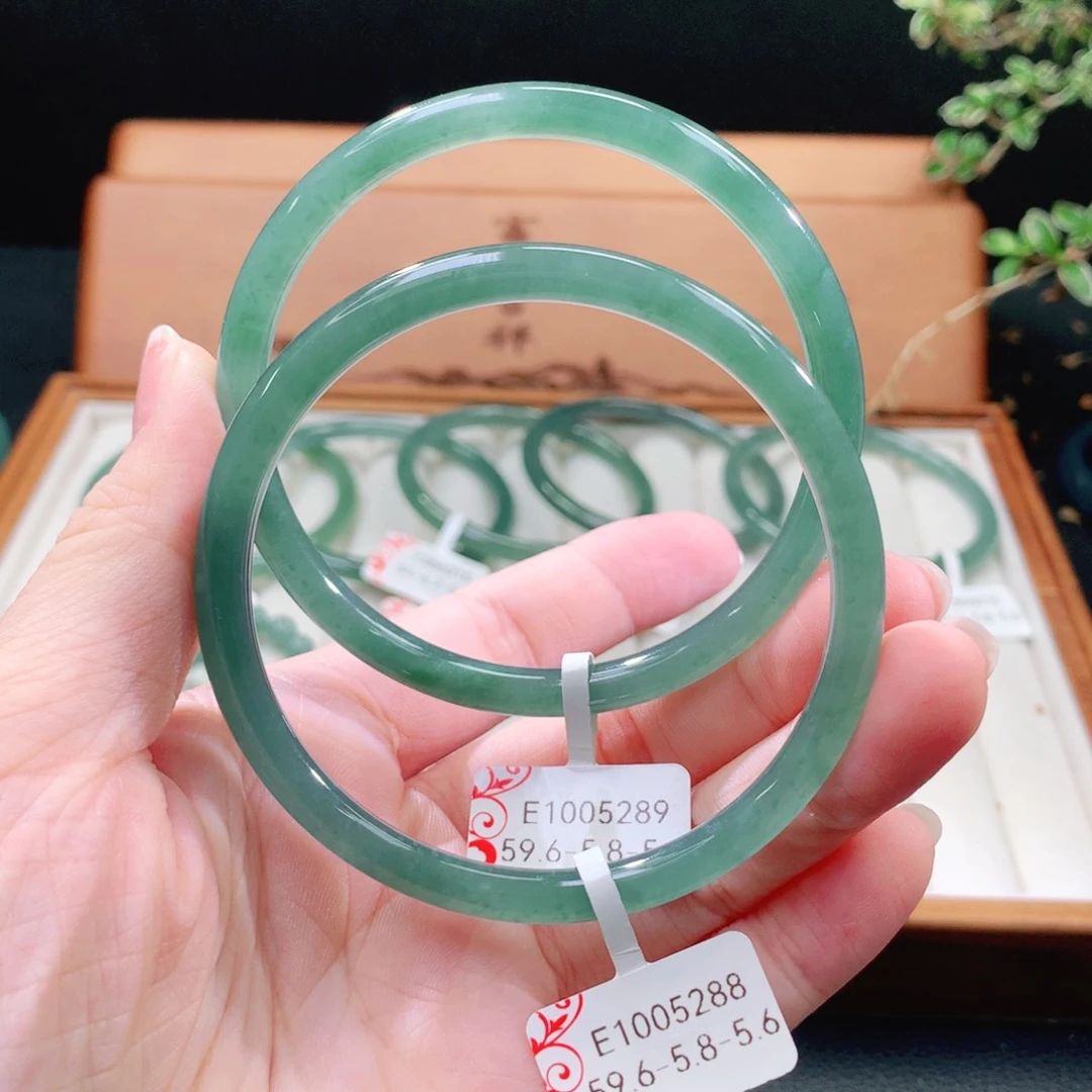 翡翠手镯（圆镯）未镶嵌