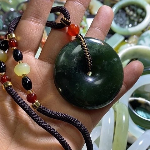 岫玉颈饰未镶嵌挂件