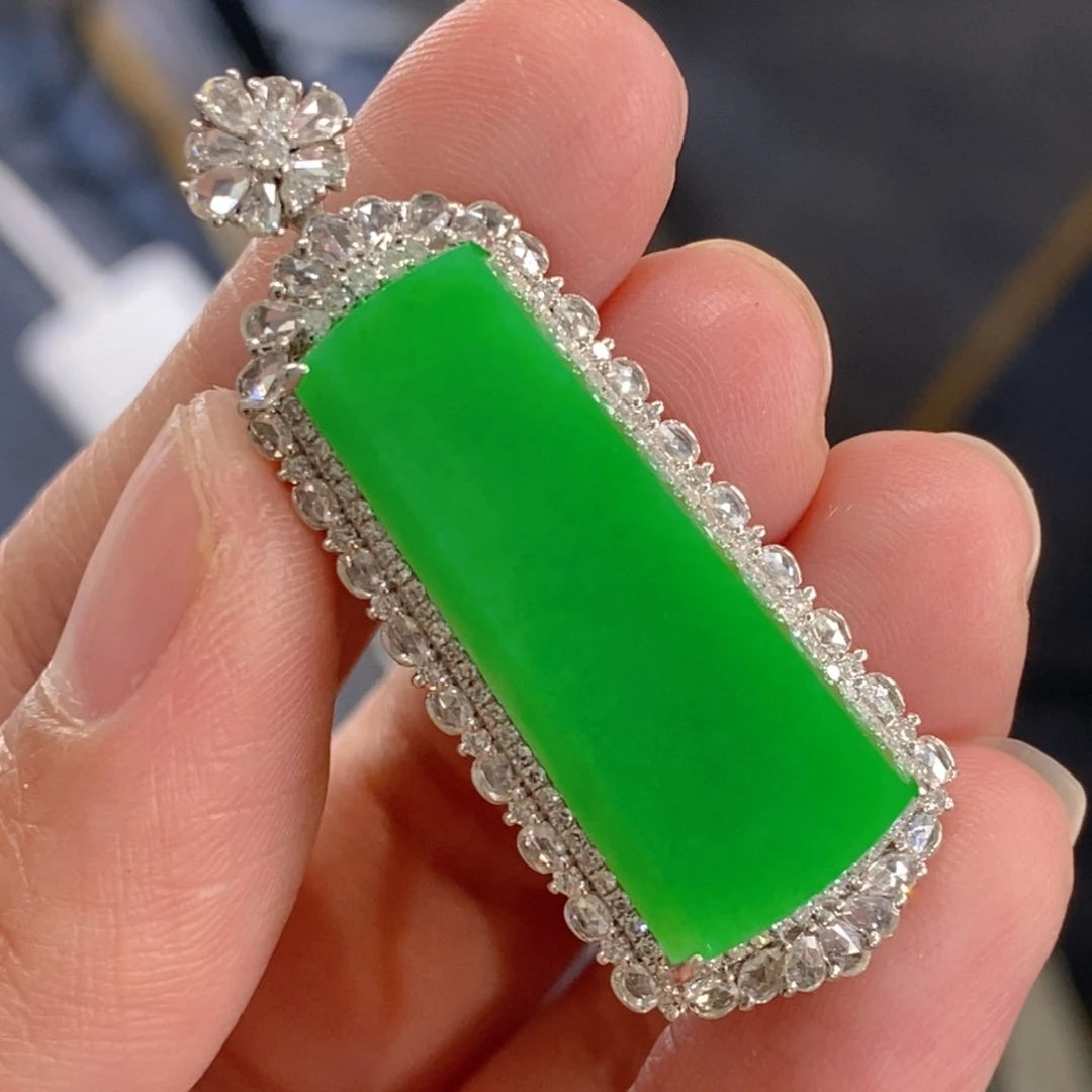 翡翠18K金镶嵌颈饰天然缅甸A货翡翠