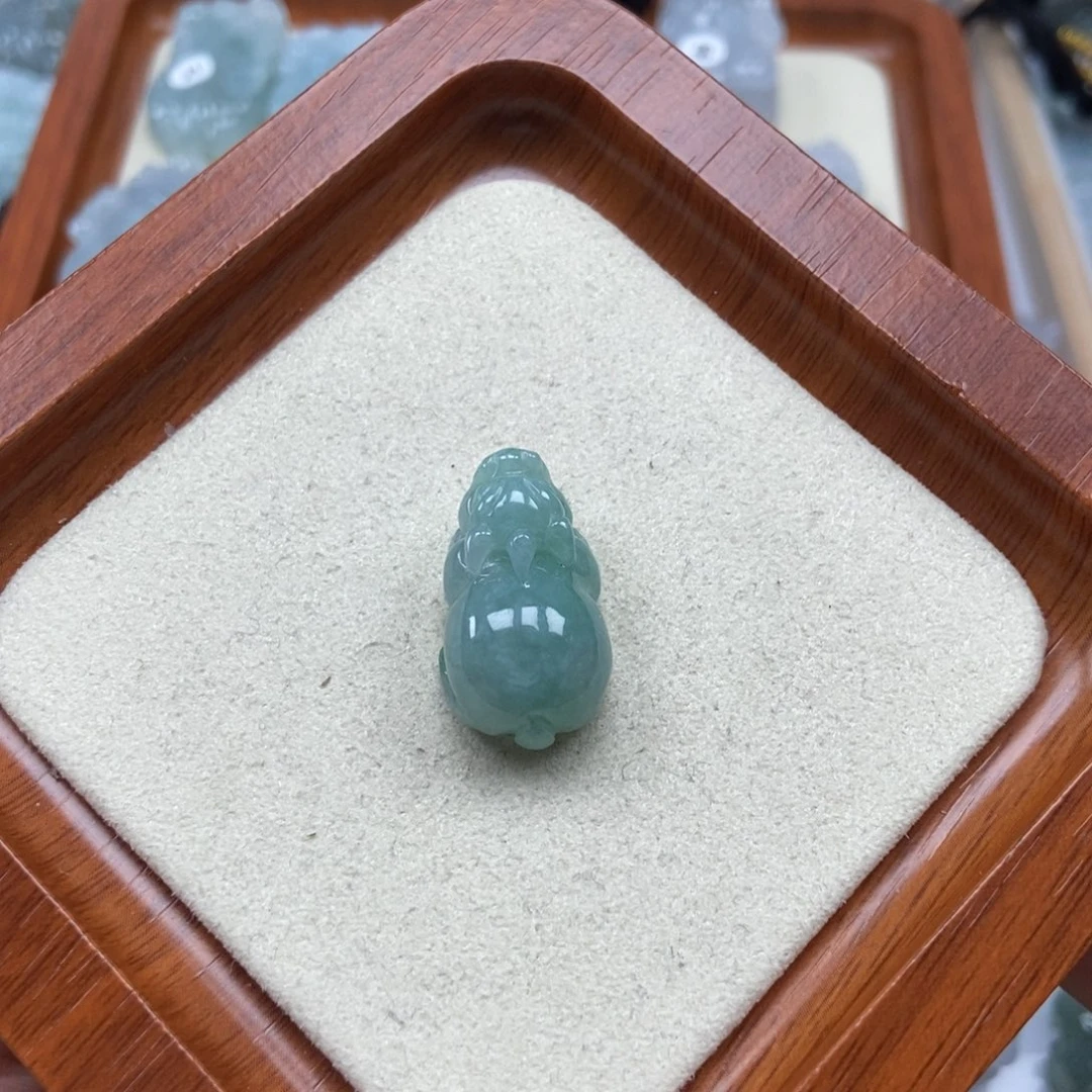 翡翠未镶嵌颈饰如意貔貅