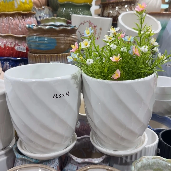 凑9块包邮，有孔，陶瓷花盆