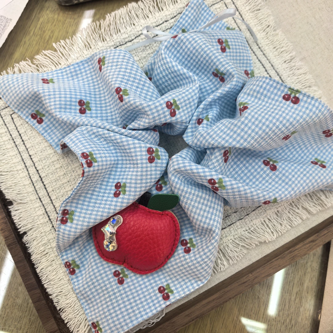 E790红色皮皮苹果樱桃格子方巾肠圈