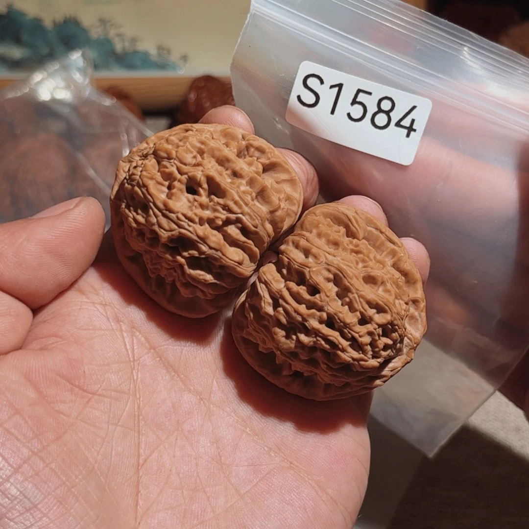 文玩核桃吊坠白狮子