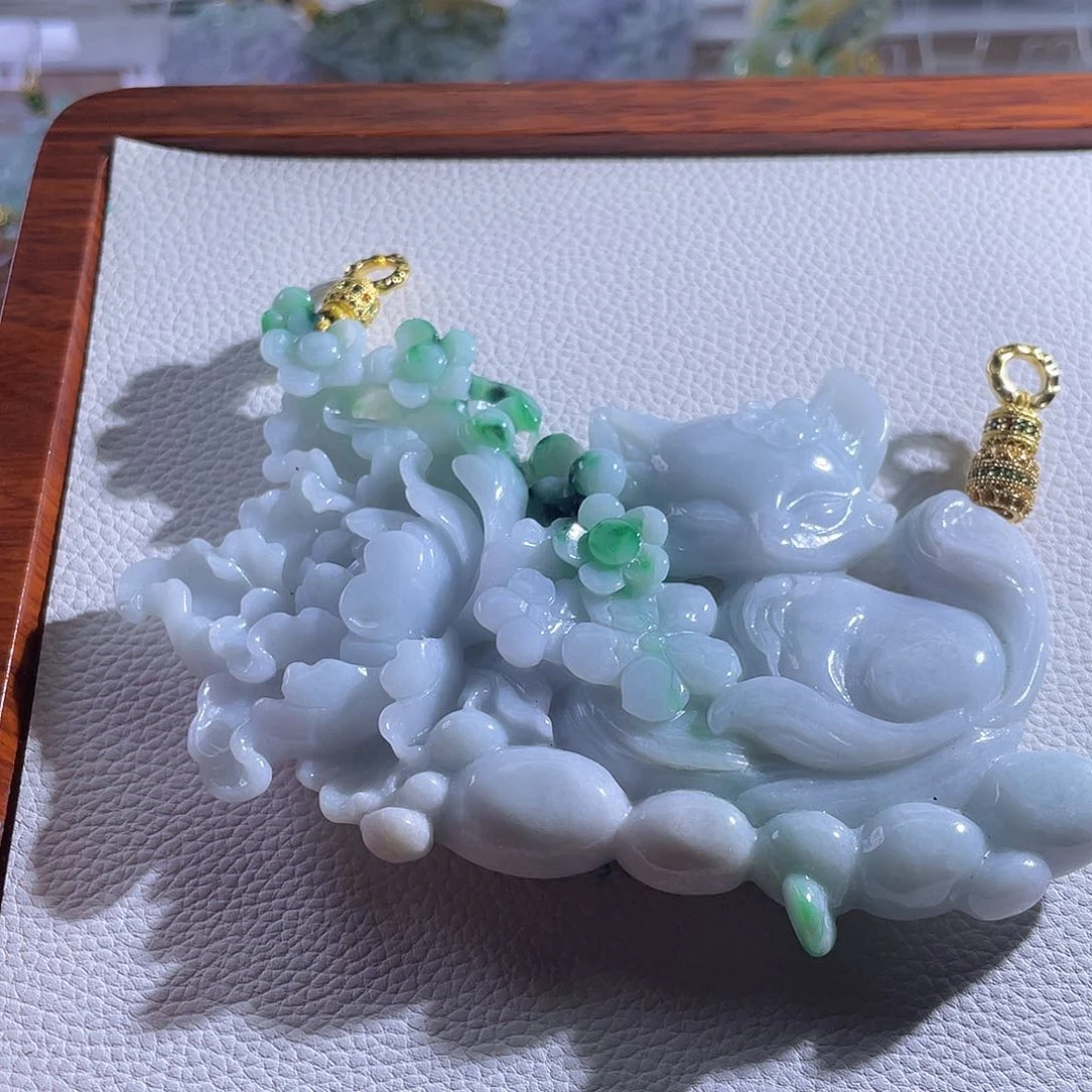 翡翠未镶嵌颈饰大件狐狐壁
