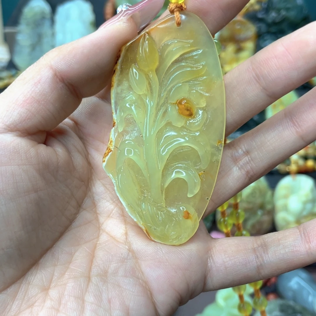 蛇纹石玉颈饰未镶嵌