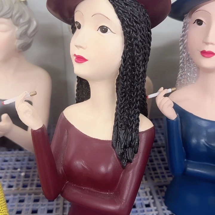 树脂抽烟女士树脂摆件