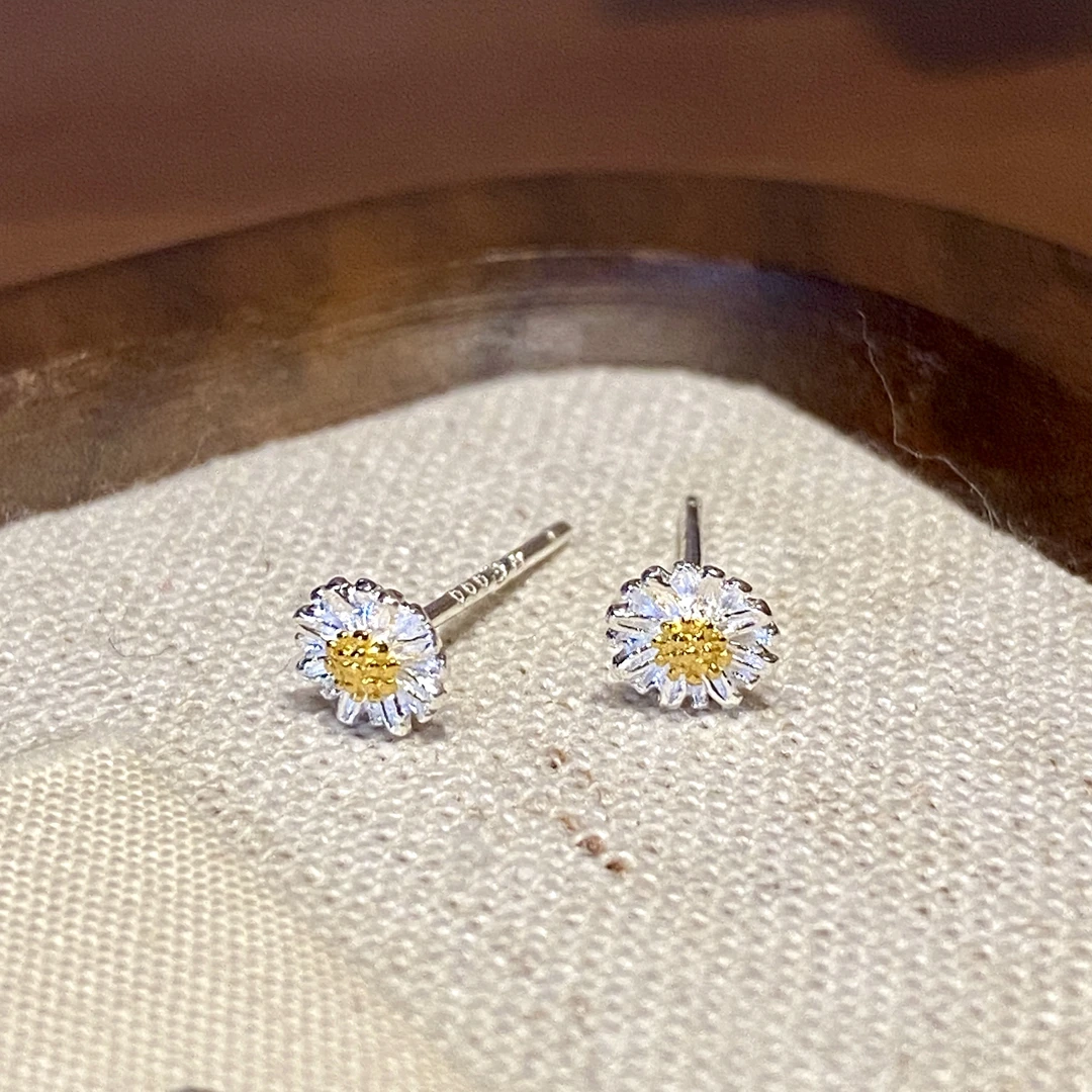 足银耳饰 【雏菊】小巧甜美轻奢设计感气质百搭耳钉A1577