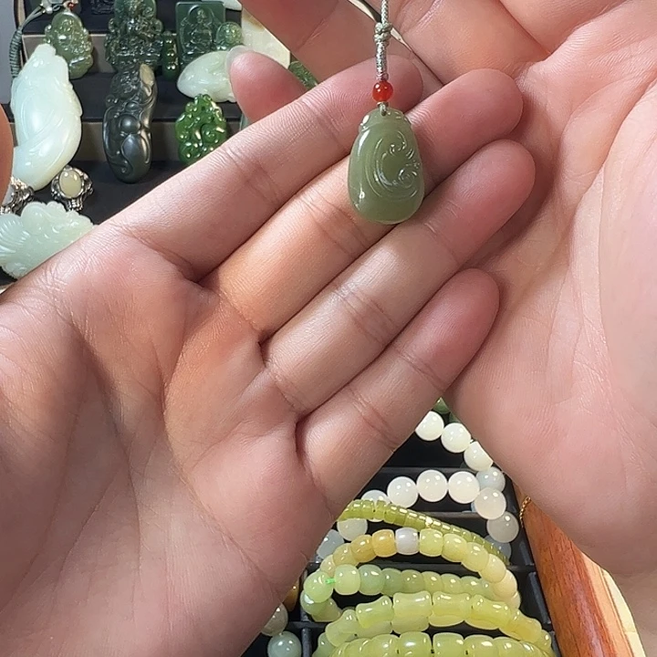 和田玉未镶嵌项链