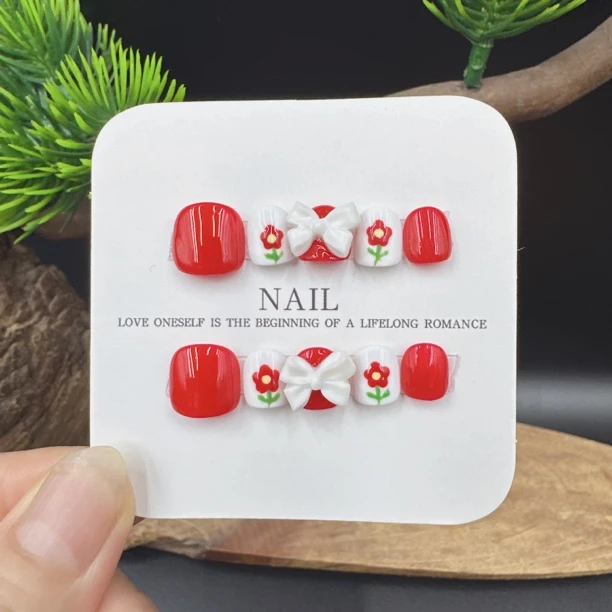 纯手工小花花宝宝新年穿戴美甲指甲甲片贴片短款学生可爱新款卡通