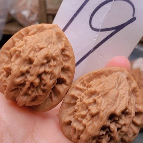 吊坠桃核43大红袍46克