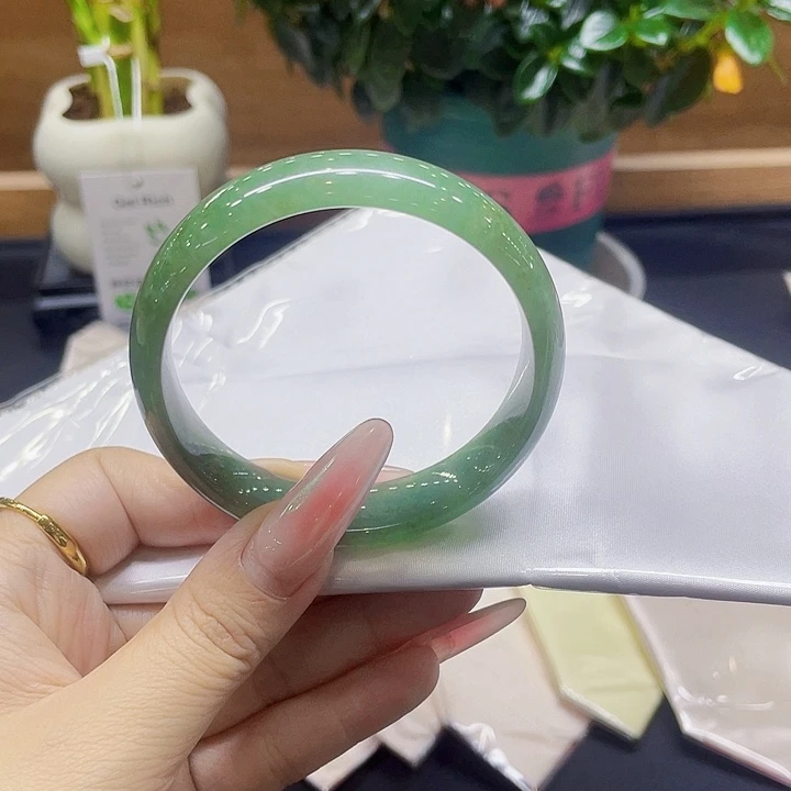 翡翠未镶嵌手镯天然缅甸A货翡翠