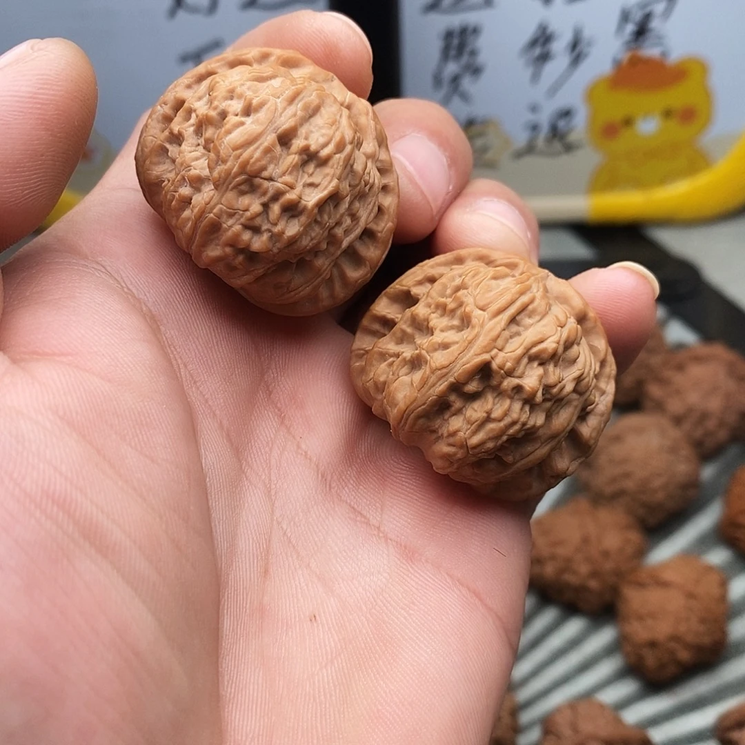 文玩核桃吊坠白狮子