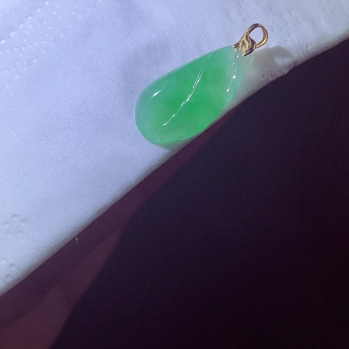 翡翠18K金镶嵌颈饰翡翠