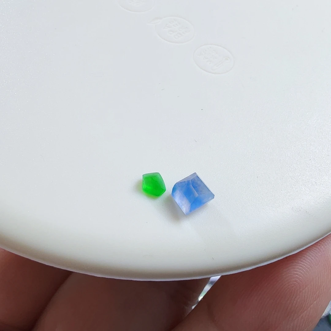 翡翠未镶嵌颈饰裸石