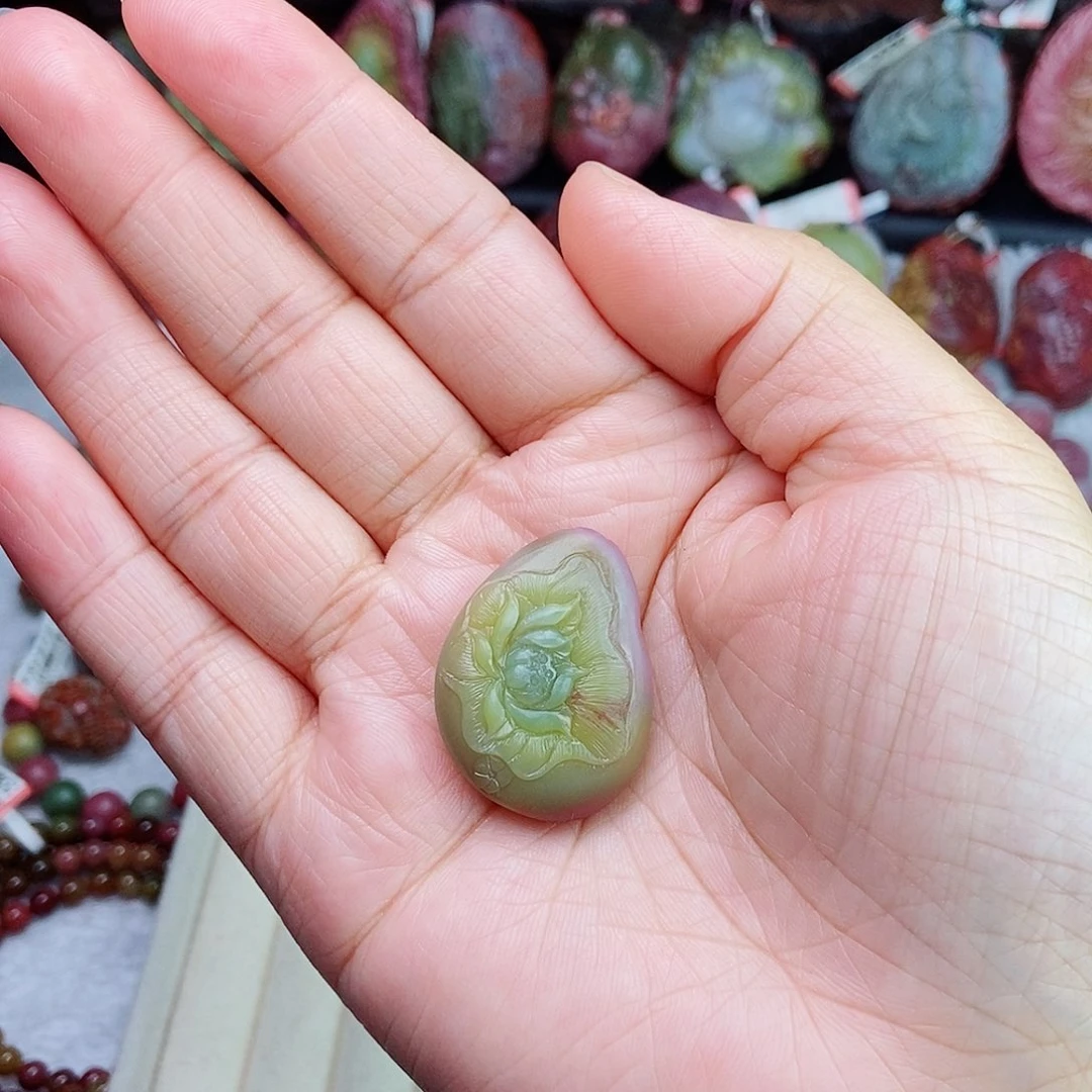 未镶嵌石英质玉（盐源）珠宝半成品