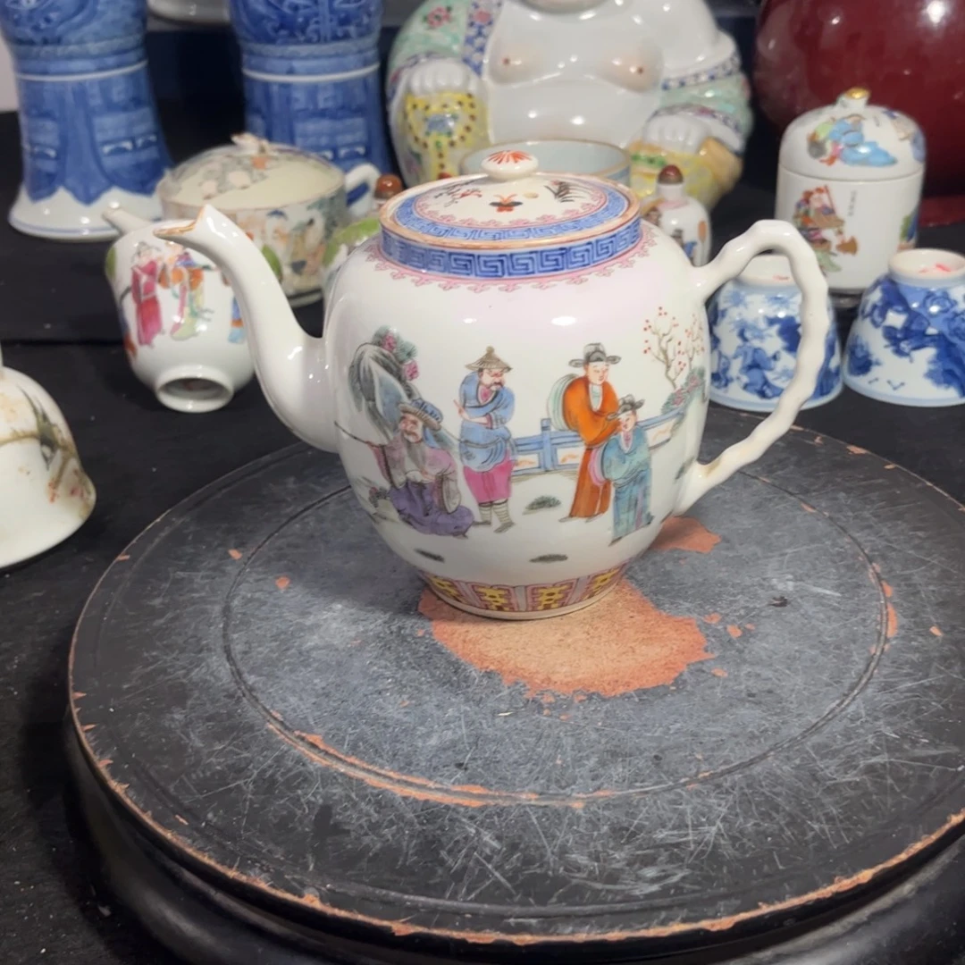 摆件粉彩人物故事茶壶