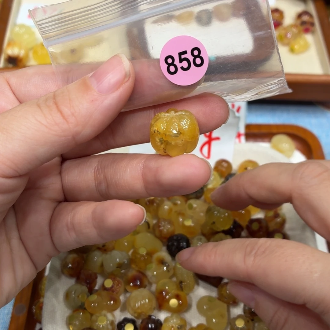 琥珀未镶嵌珠宝奇石