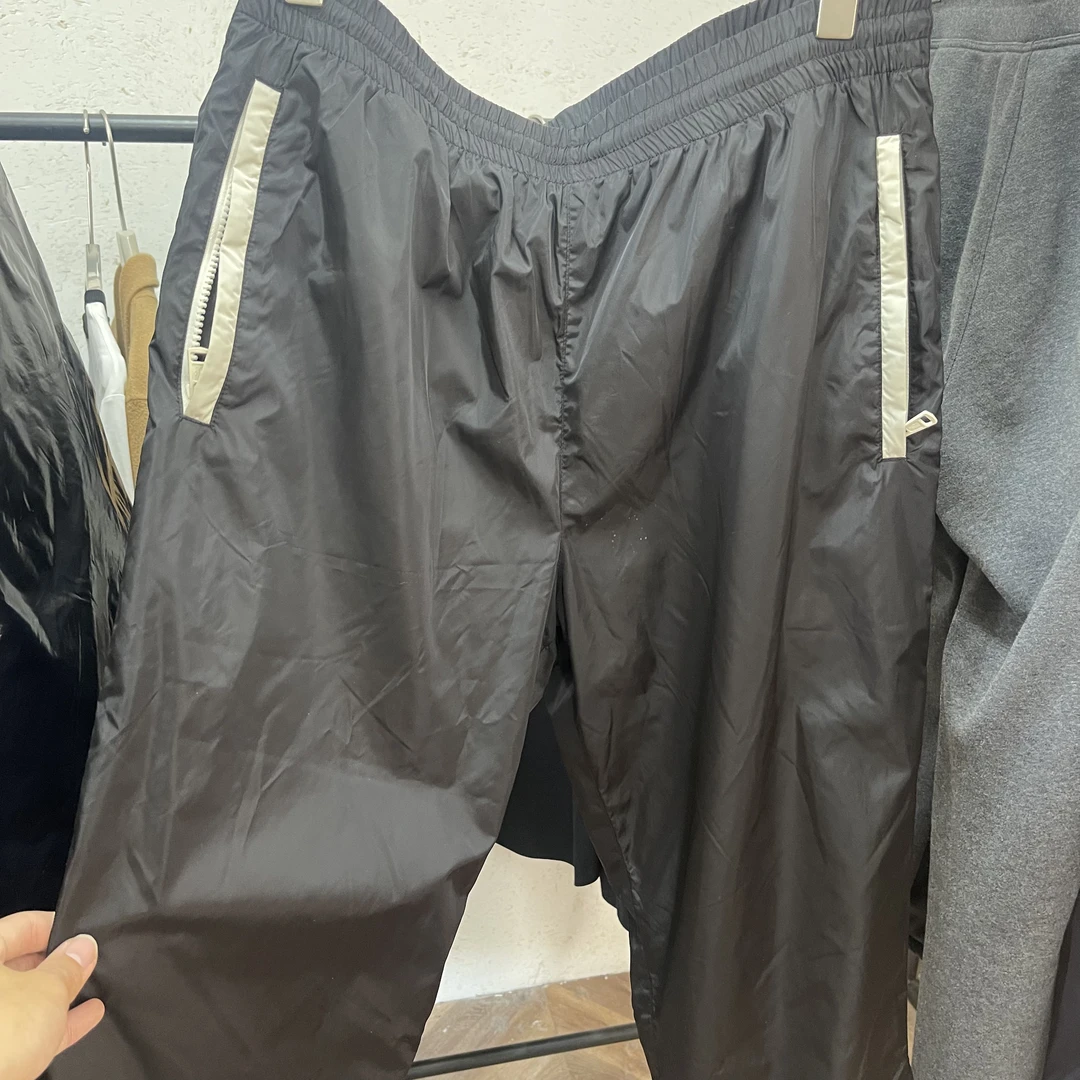 99新 MONCLER 蒙口 黑色尼龙后背刺绣标长裤 50码