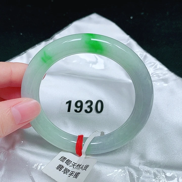 翡翠未镶嵌手镯（圆镯）