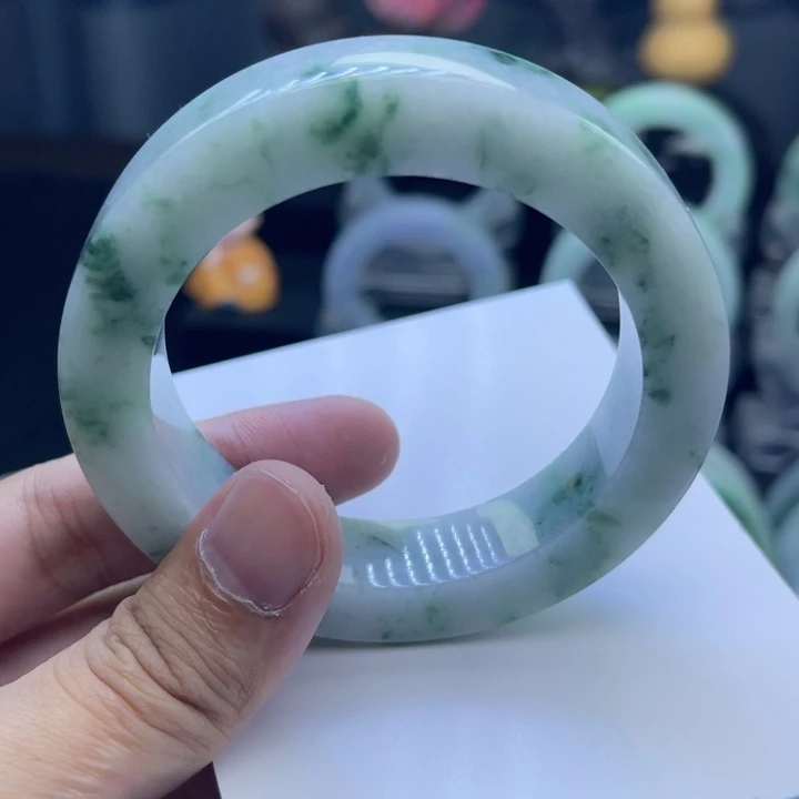 定制翡翠未镶嵌手镯