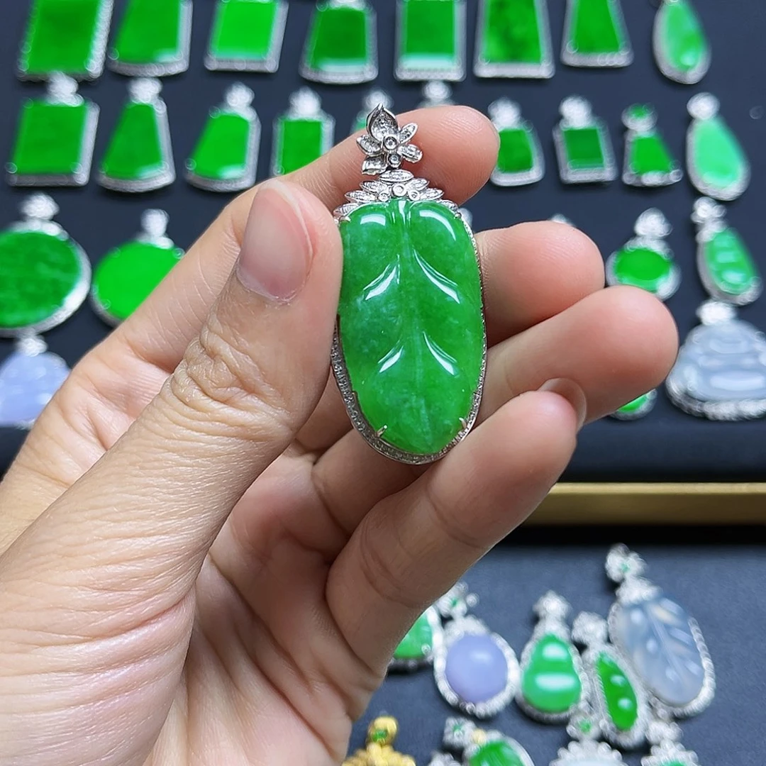 翡翠18K金镶嵌颈饰